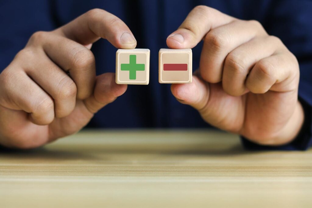 плюс и минус знаци - защо да ползваме фирма за управление на имоти